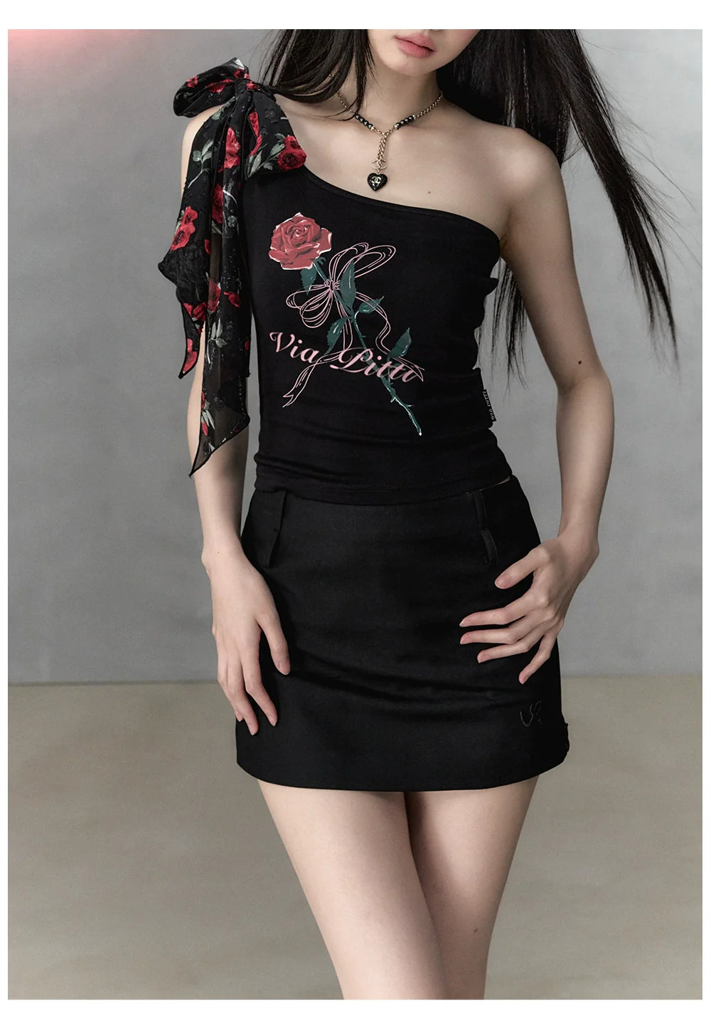 Black Rose Print One-shoulder Strap