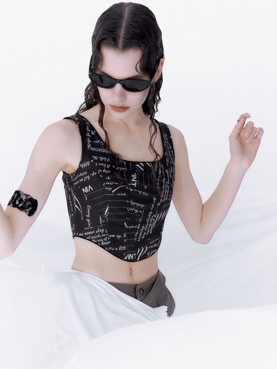 레터 크롭 니치 탑 