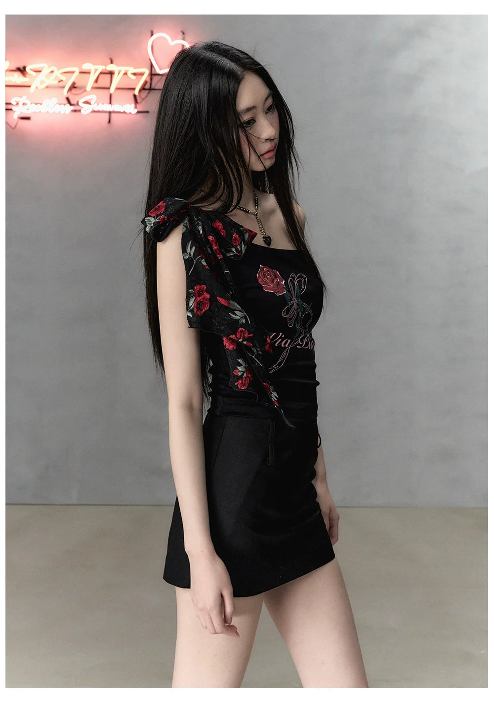 Black Rose Print One-shoulder Strap