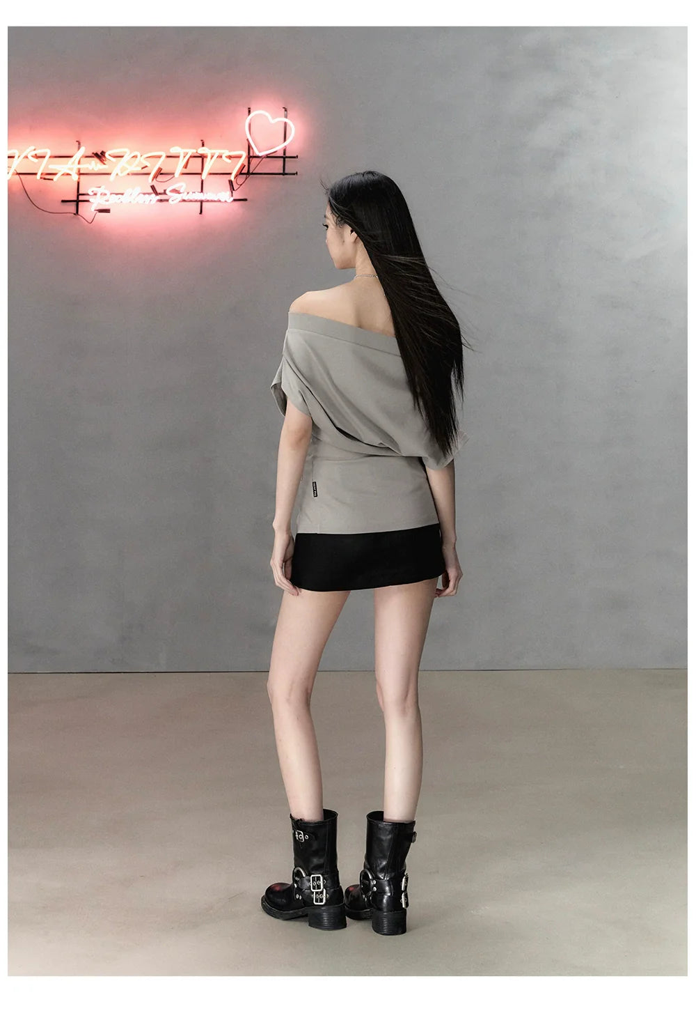 Champagne Grey One-shoulder Letter Printed Blouse