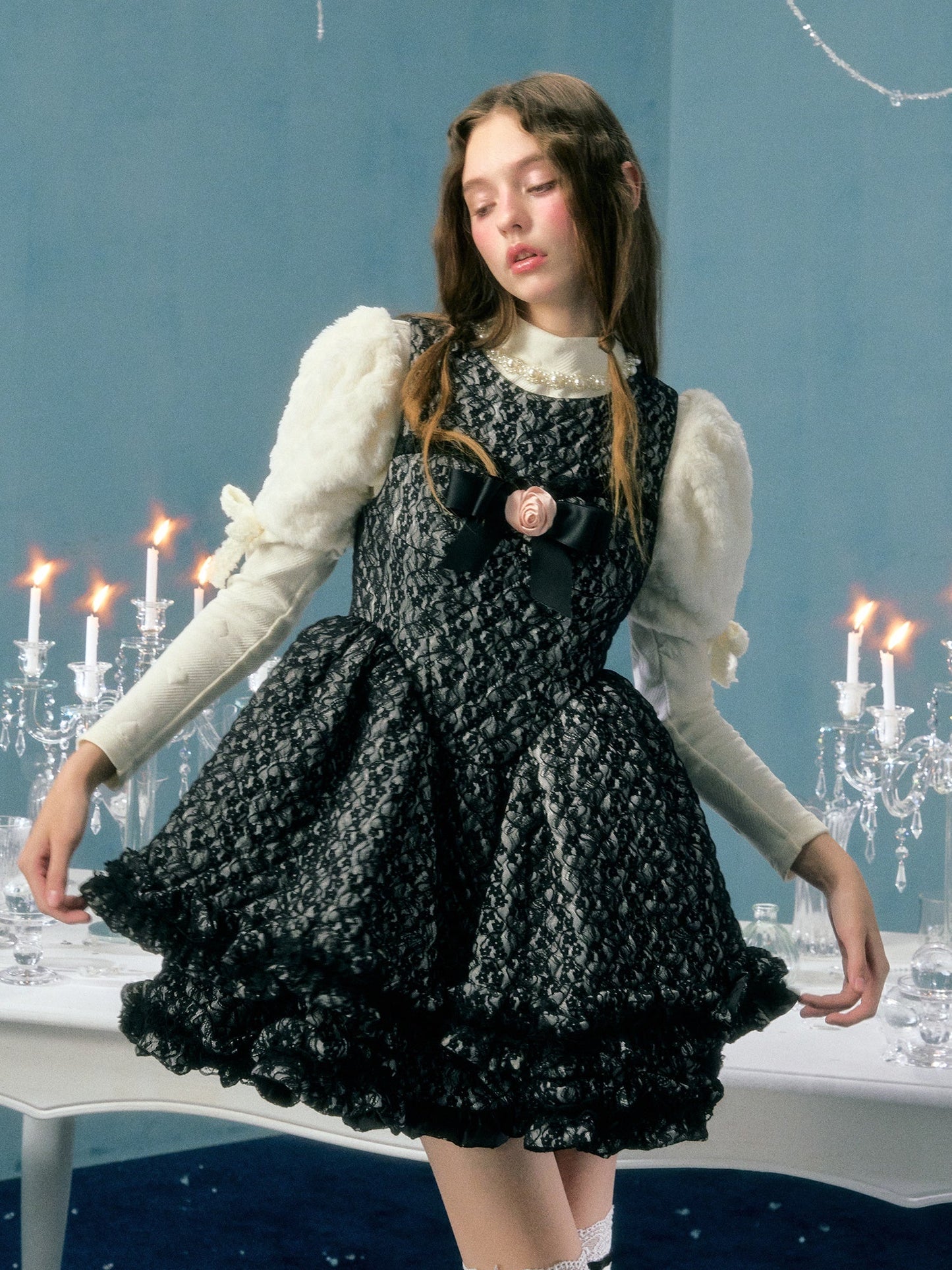 레이스 퀼팅 보우 플라워 브로치 선드레스 &amp; 퍼프 슬리브 탑