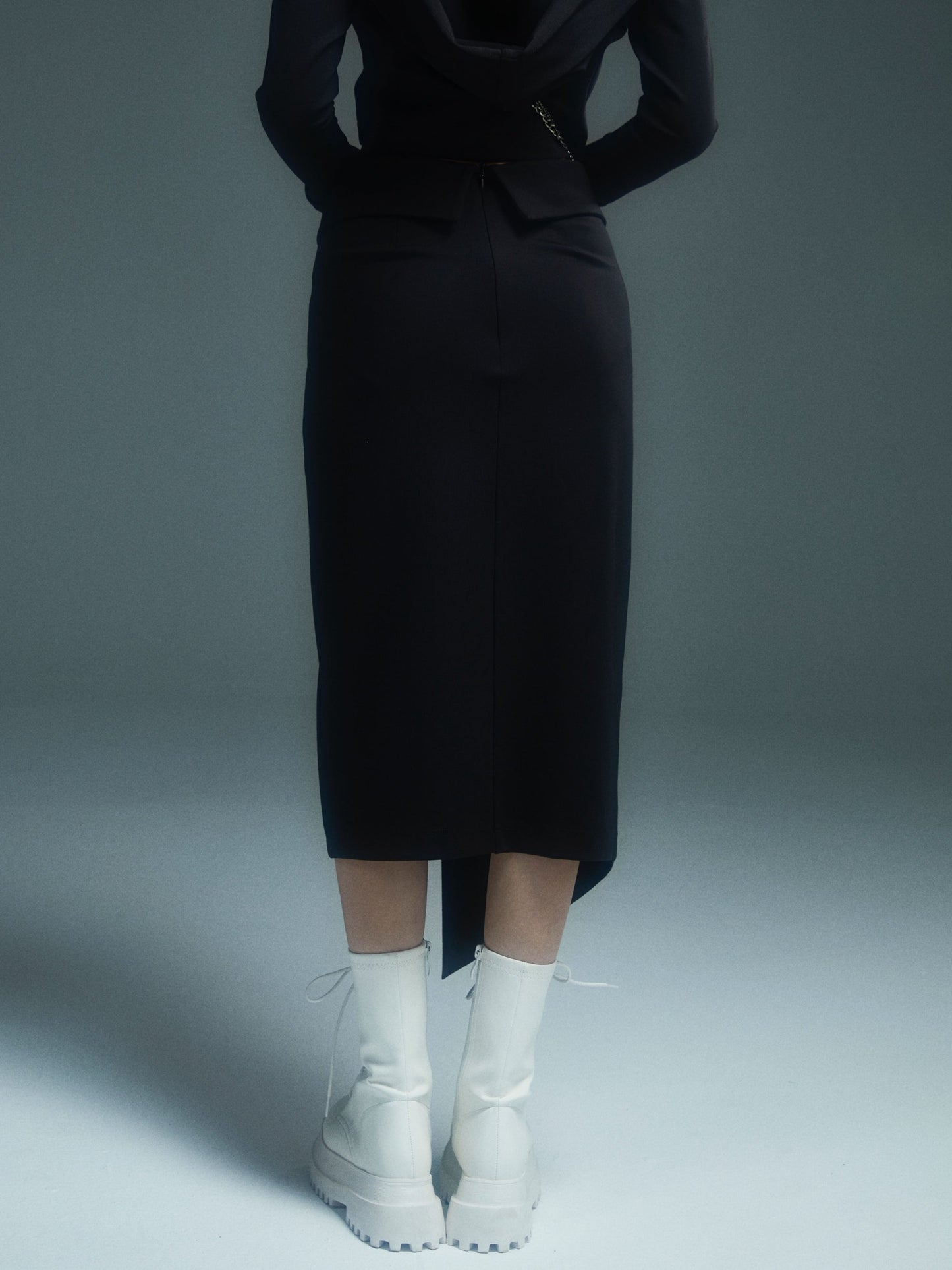 로우 웨이스트 슬림핏 스커트