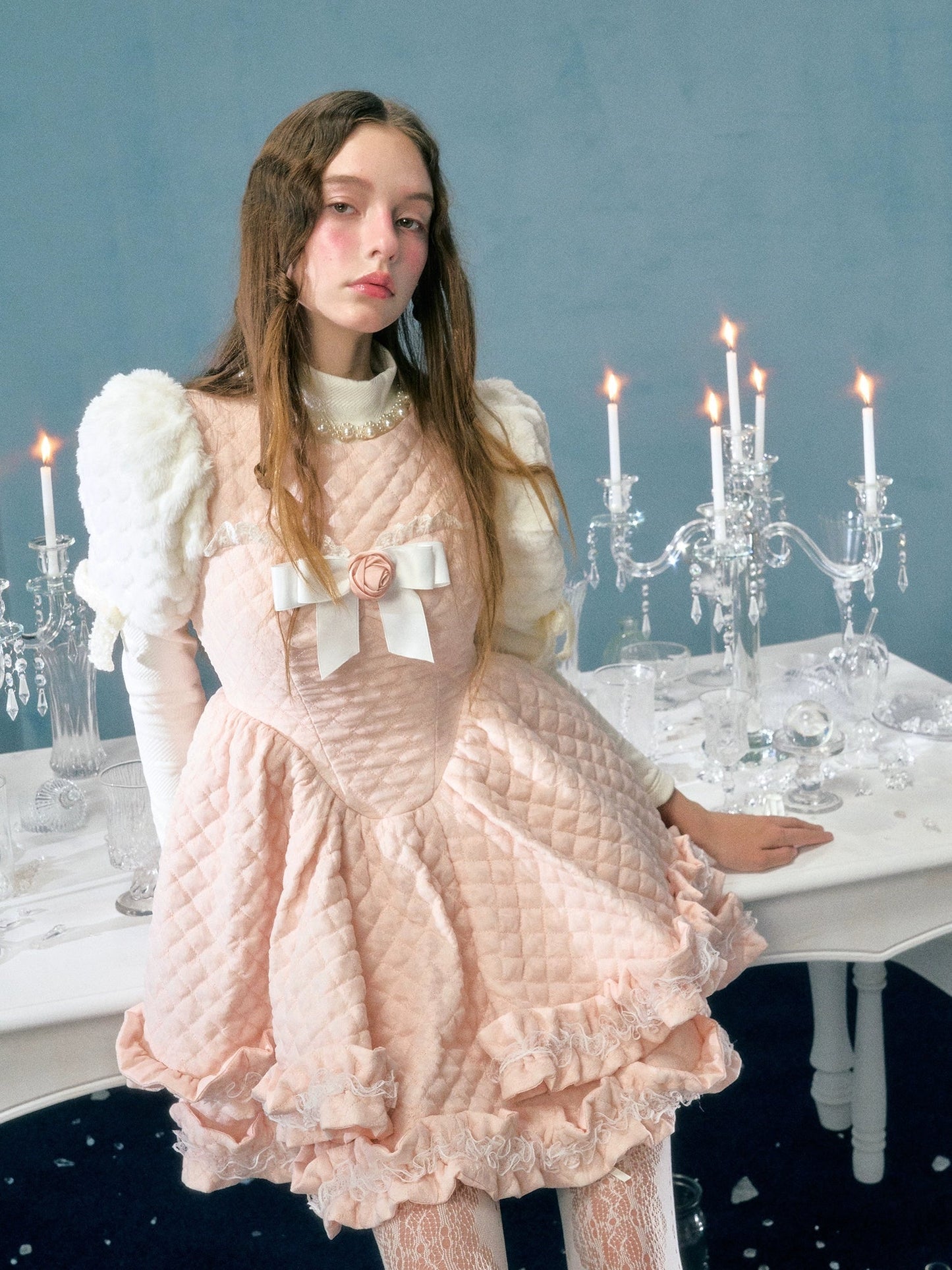 레이스 퀼팅 보우 플라워 브로치 선드레스 &amp; 퍼프 슬리브 탑