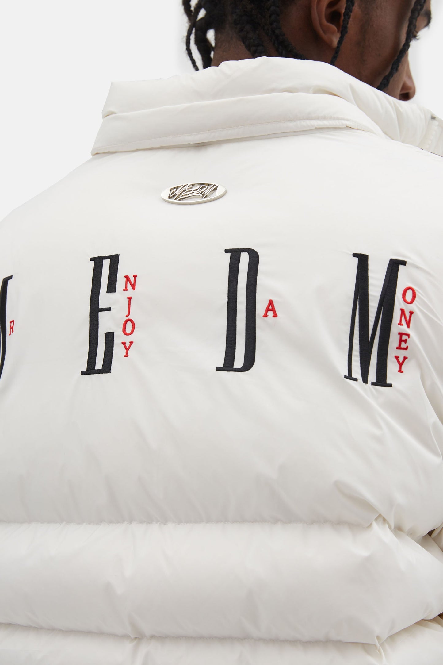 MEDM 자수 로고 푸퍼 재킷