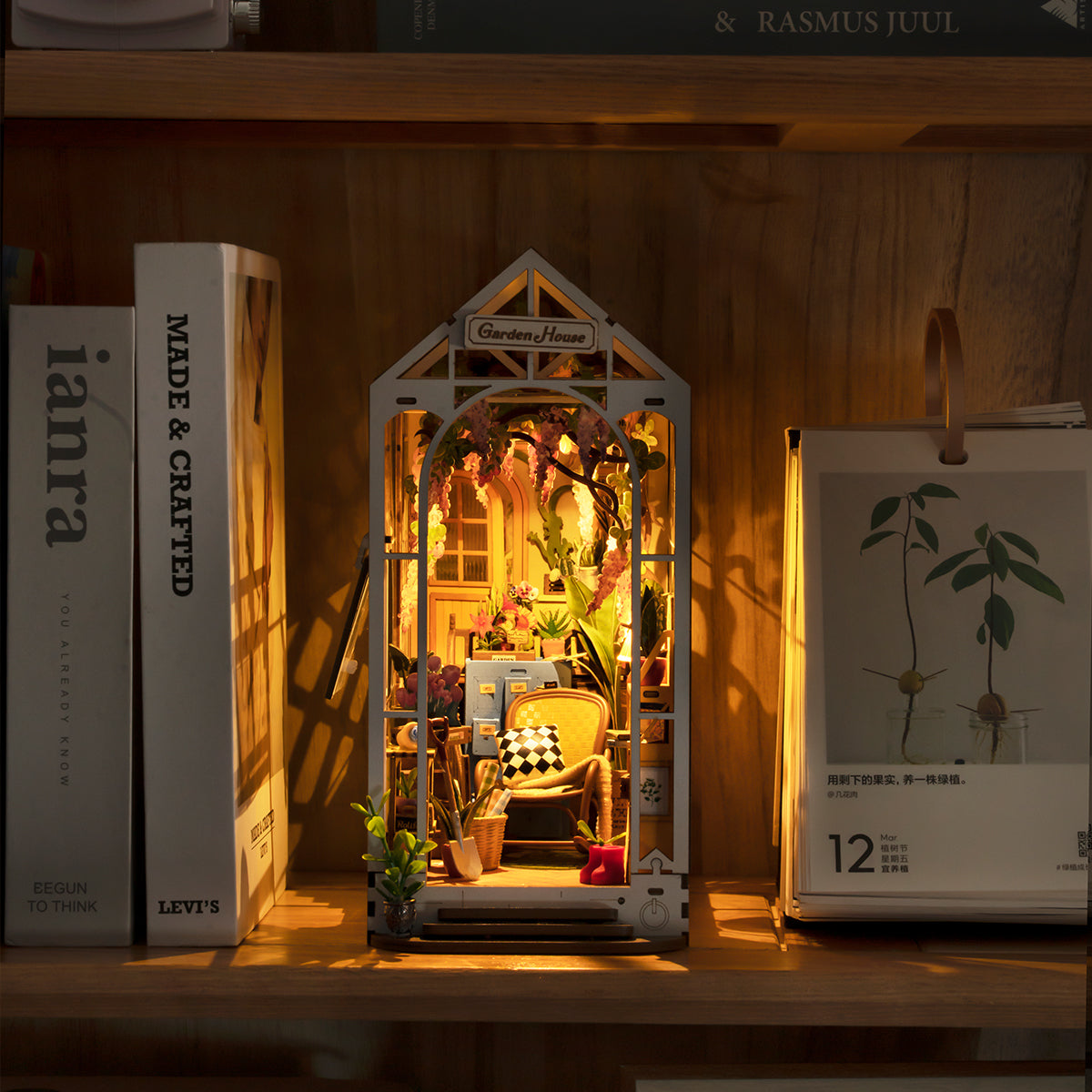 Book Nook Shelf Insert - Holiday Garden House