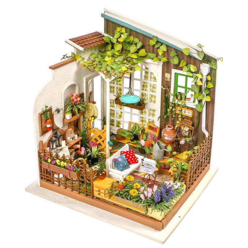 Miniature Dollhouse - Miller's Garden