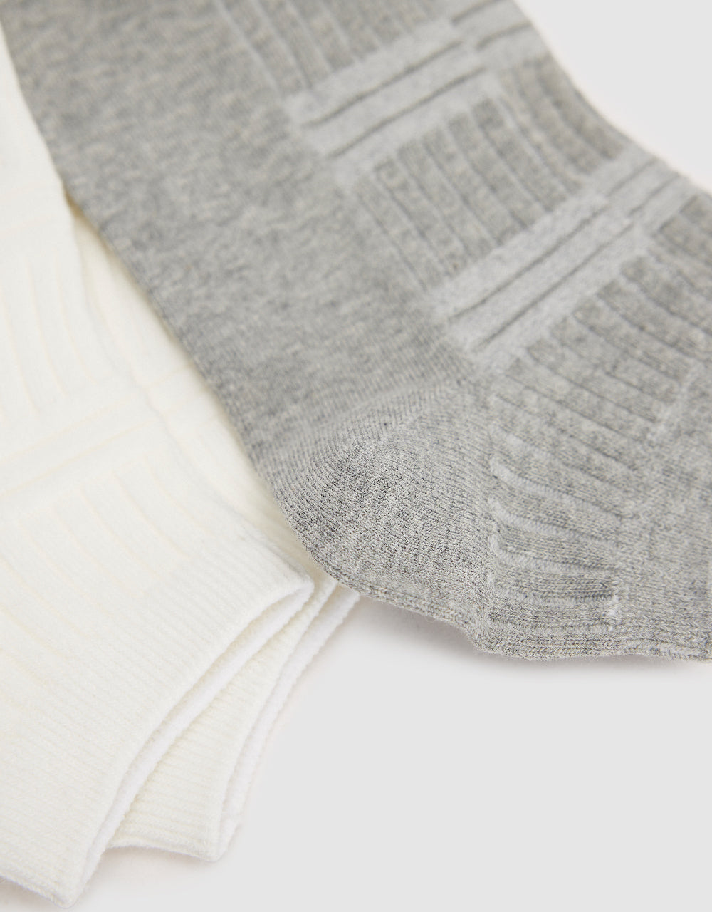 Embossed Anklet Socks