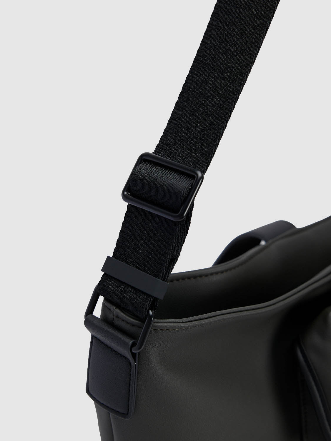 Buckle Décor Shoulder Bag