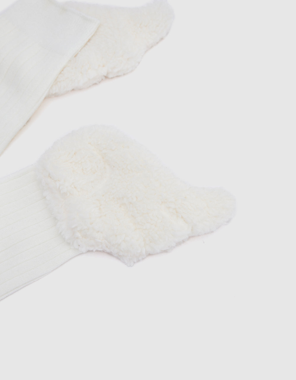 Fluffy Wing Décor Mid-Length Socks