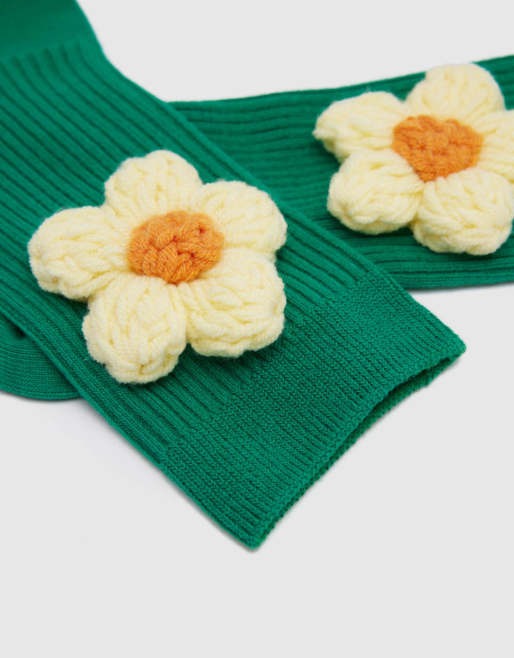 Flower Attached Mid-Length Socks