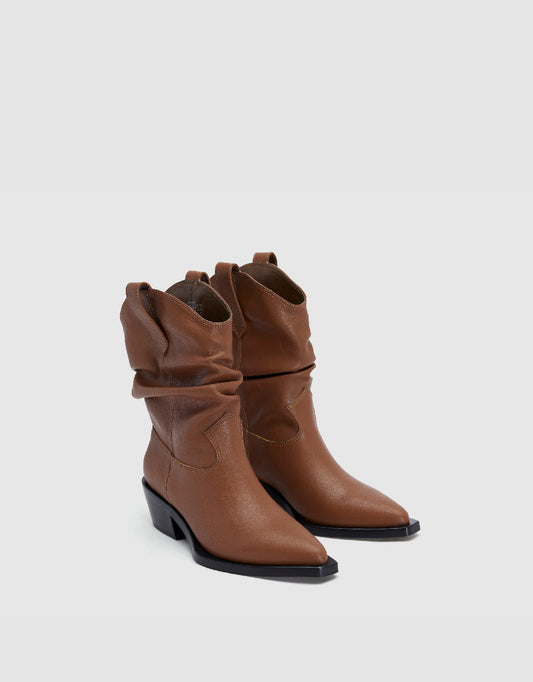 Heeled Pointed Toe Boots