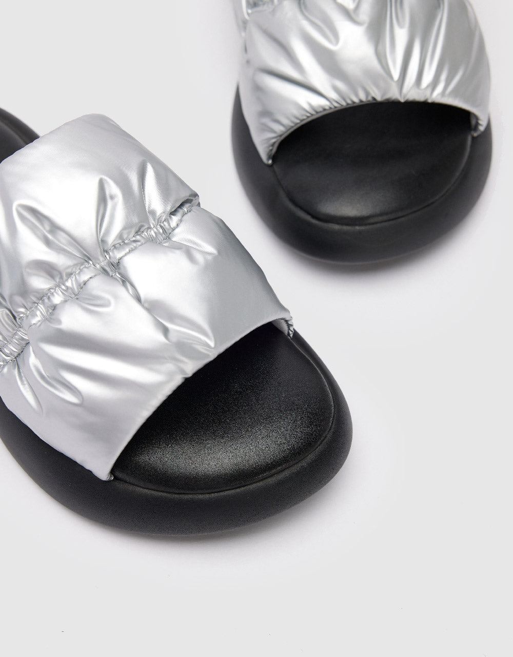 Round Toe Slippers