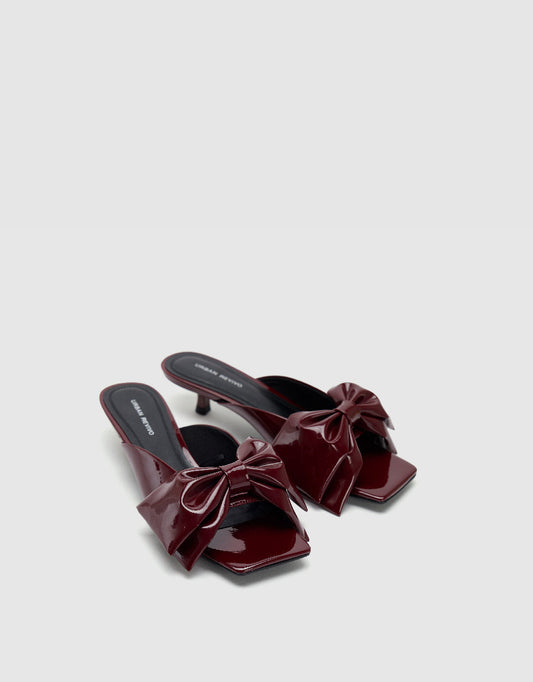 Bow Tie Décor Square Toe Slippers