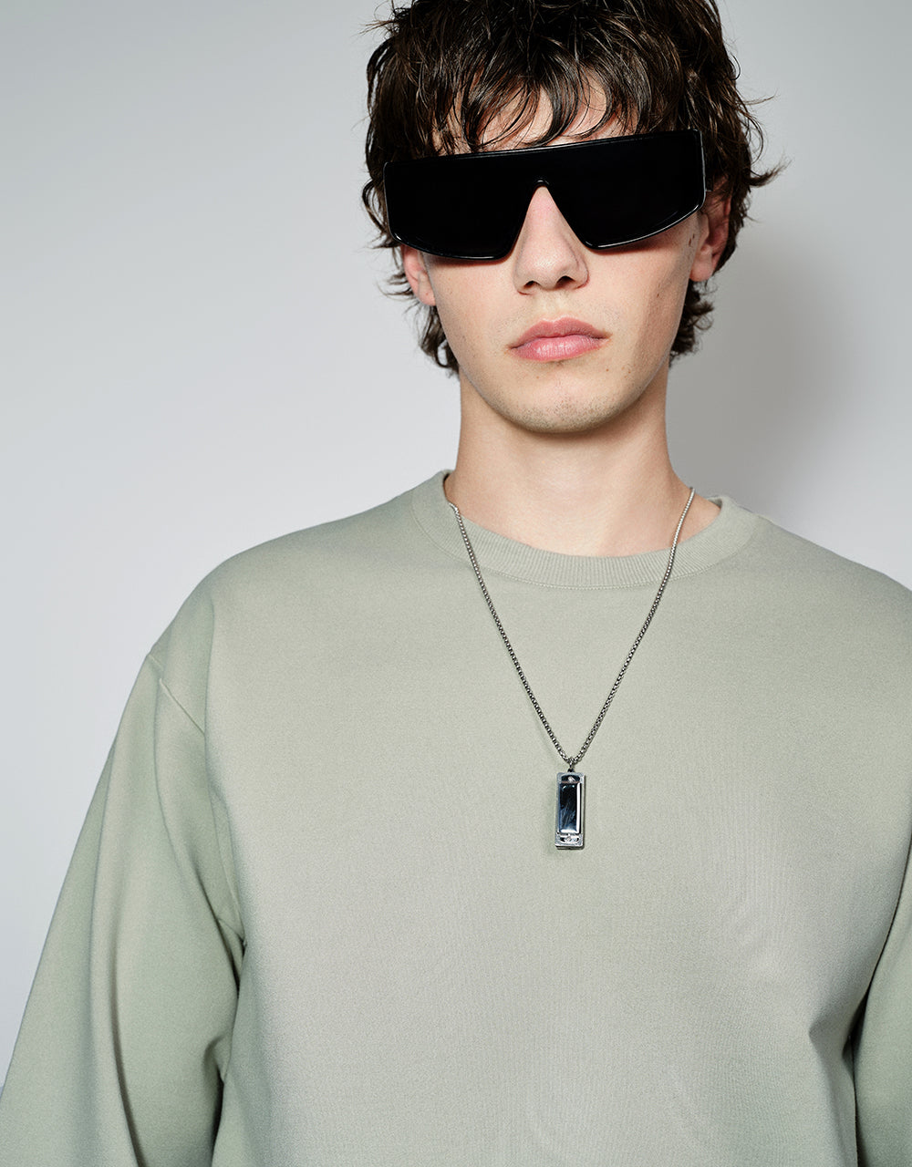 Crew Neck Sweatshirt With Necklace