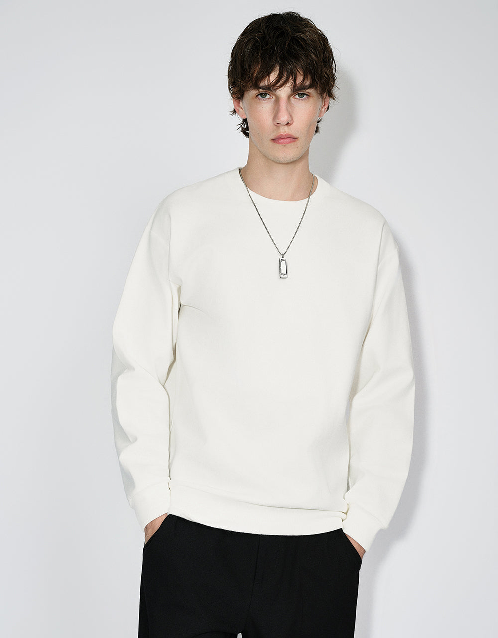 Crew Neck Sweatshirt With Necklace