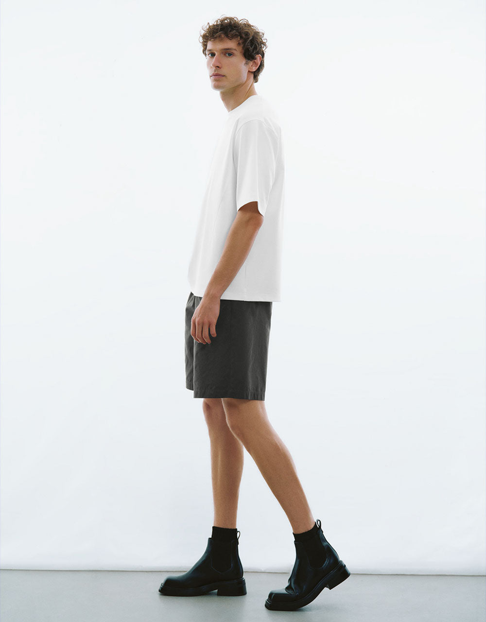 Drawstring Waist Loose Shorts