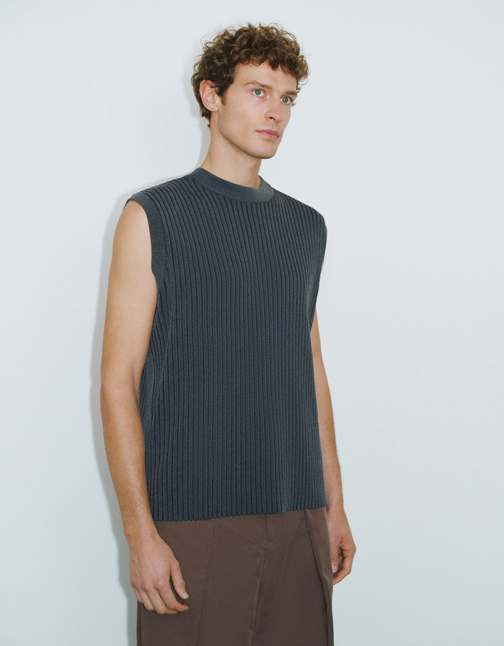 Crew Neck Knitted Vest