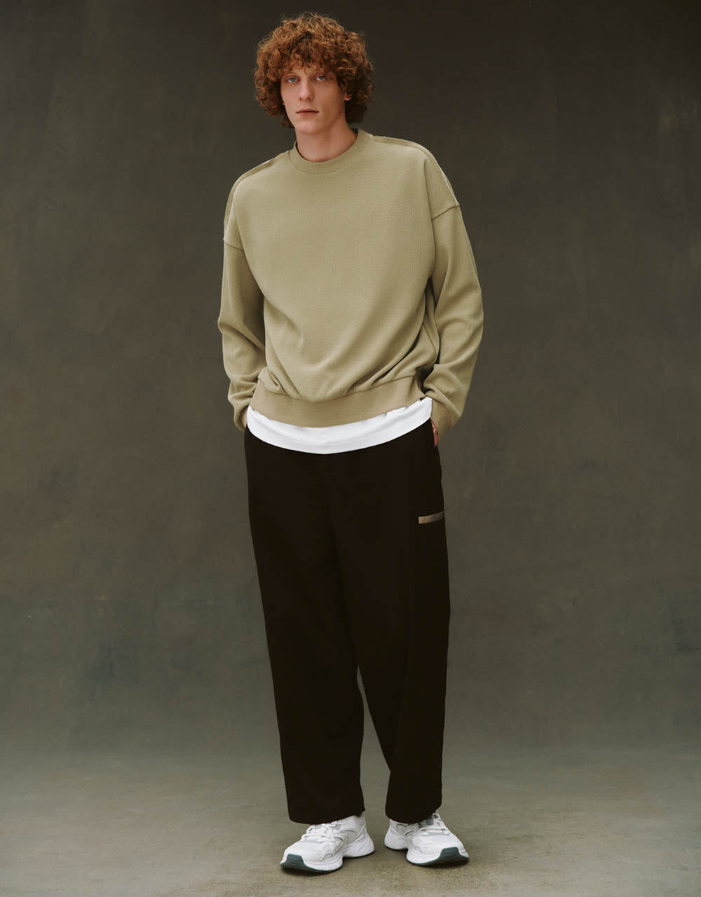 Drop Shoulder Sleeve Crew Neck Sweatshirt