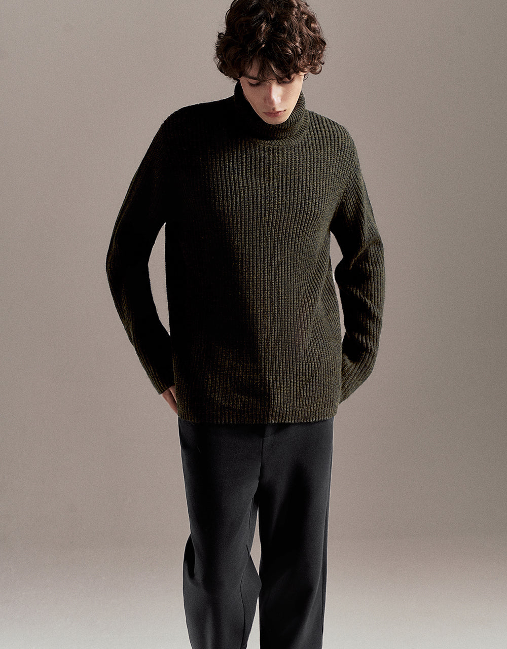 Turtle Neck Straight Sweater