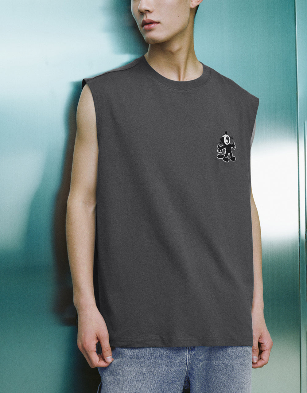 Embossed Crew Neck Loose Tank Top