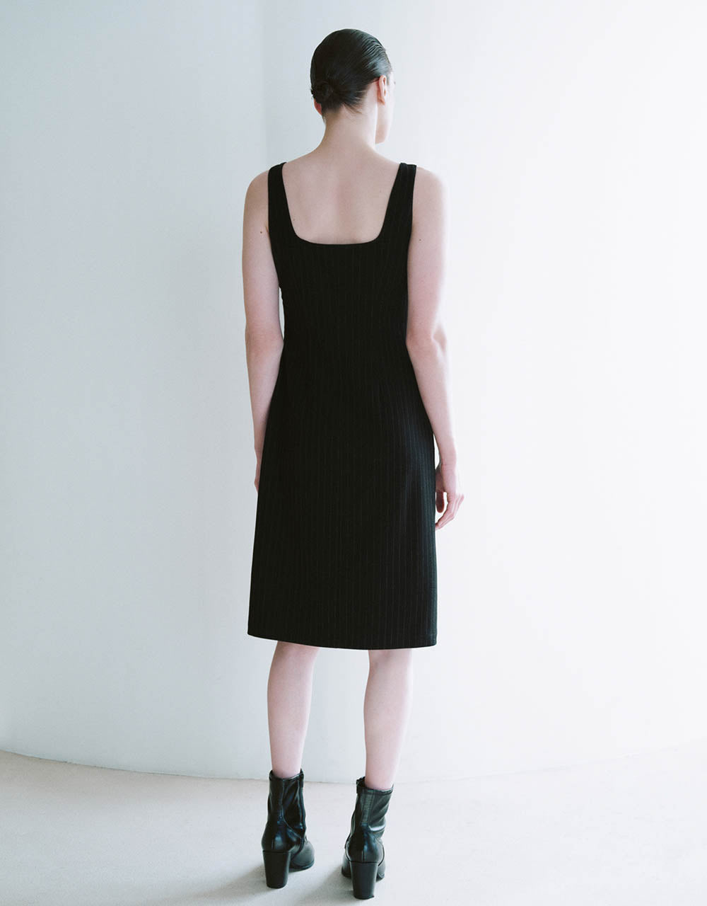 Sleeveless Square-Cut Collar Straight Dress