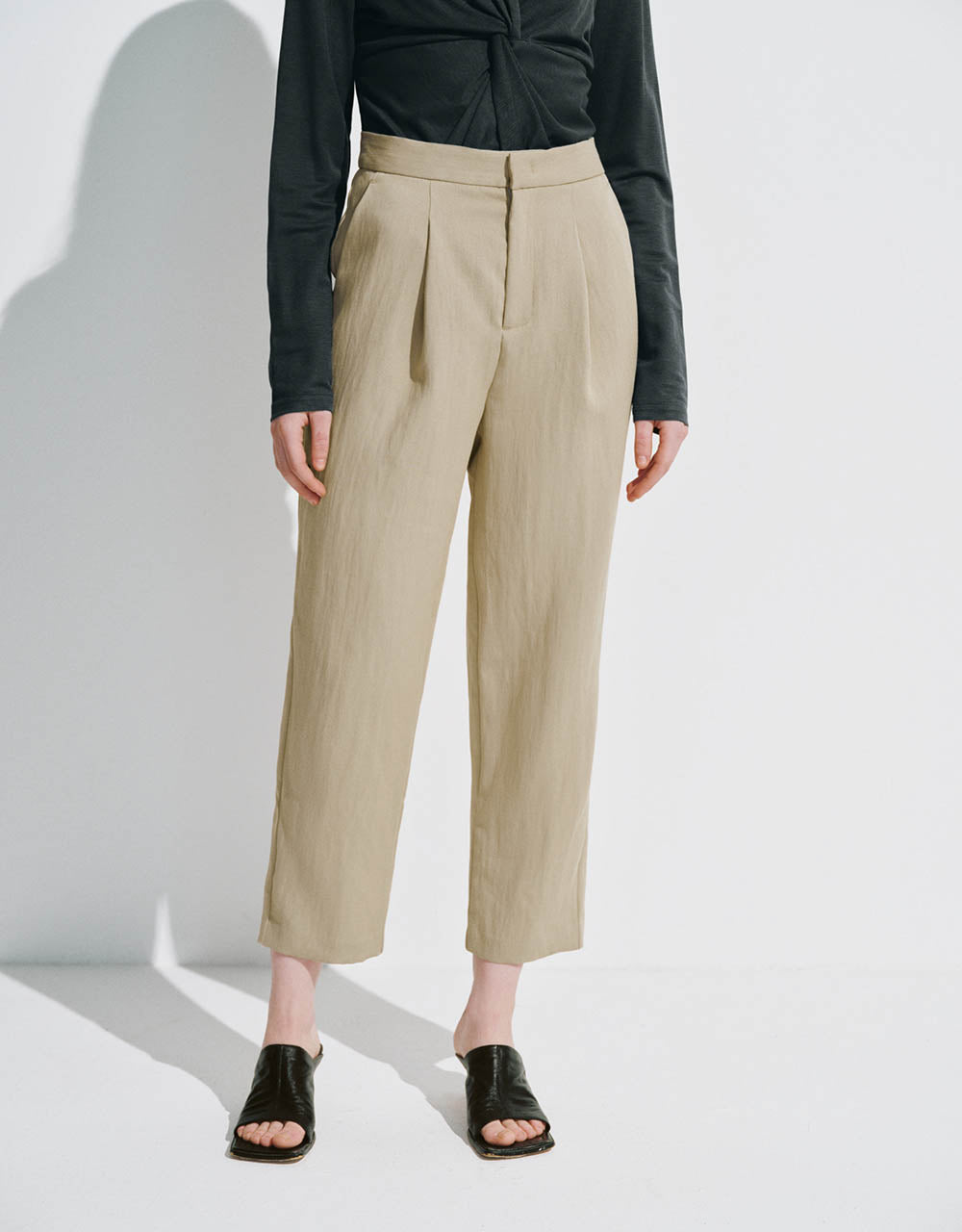 Cropped Carrot Fit Pants