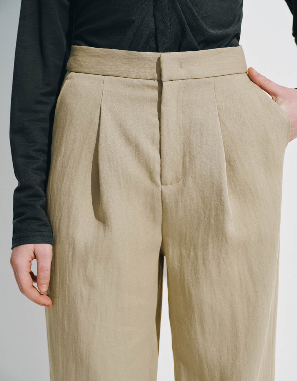 Cropped Carrot Fit Pants