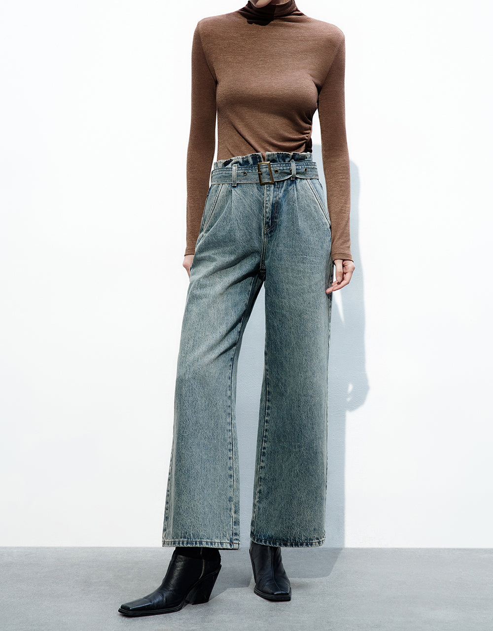 Wide-Leg Jeans With Belt