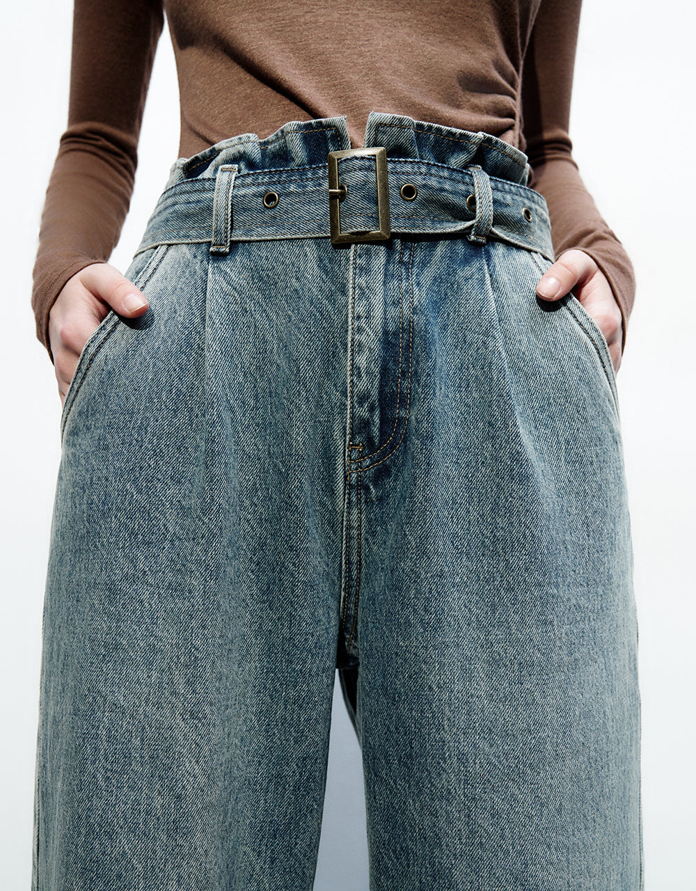 Wide-Leg Jeans With Belt