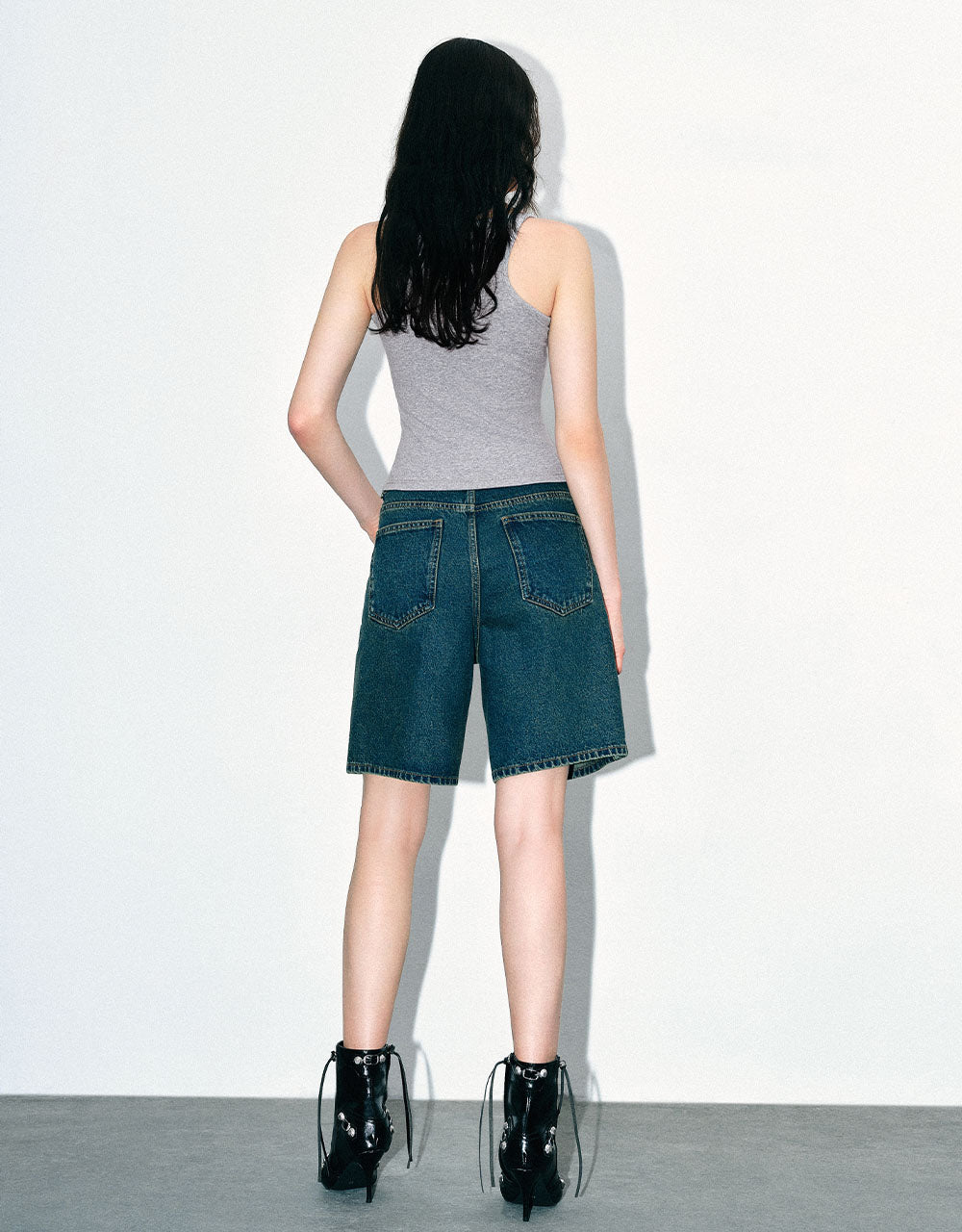 Square-cut Collar Straight Tank Top