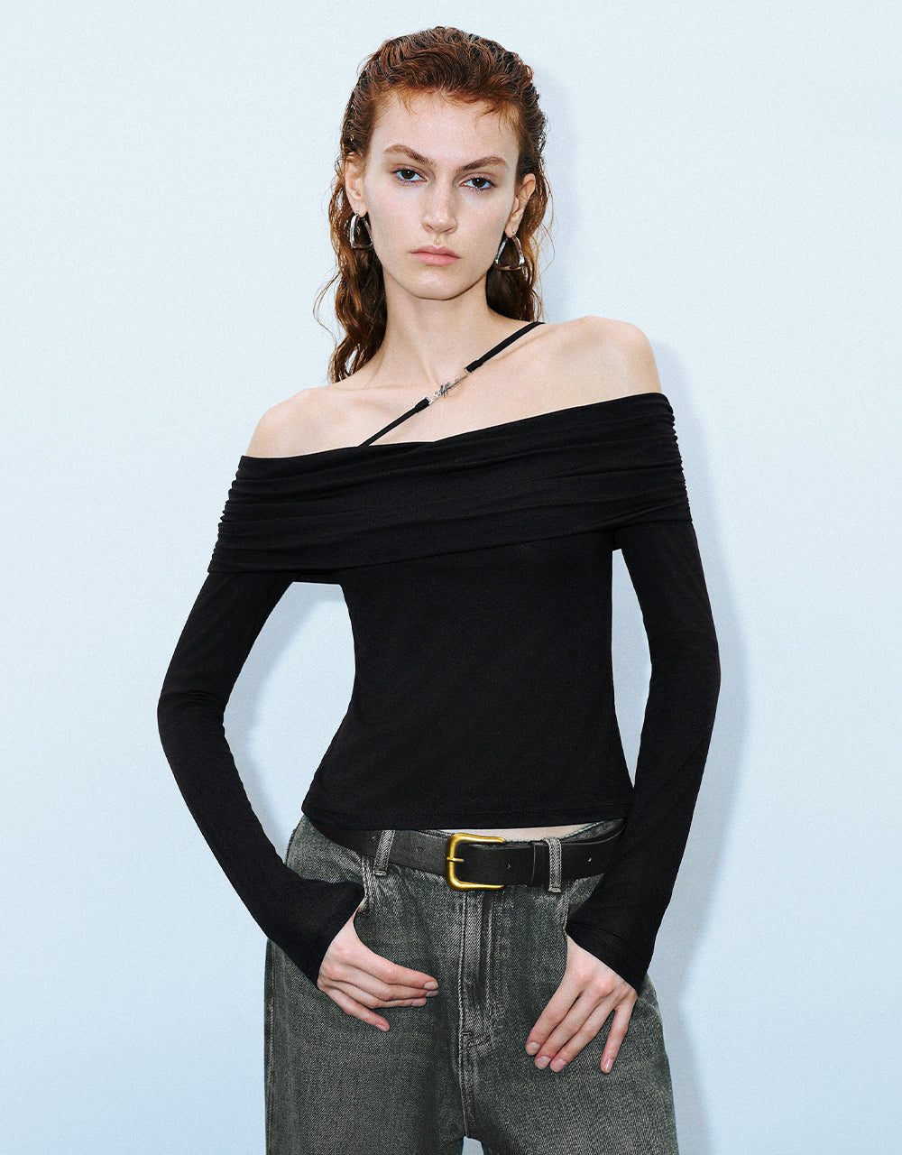 Off-Shoulder Skinny T-Shirt