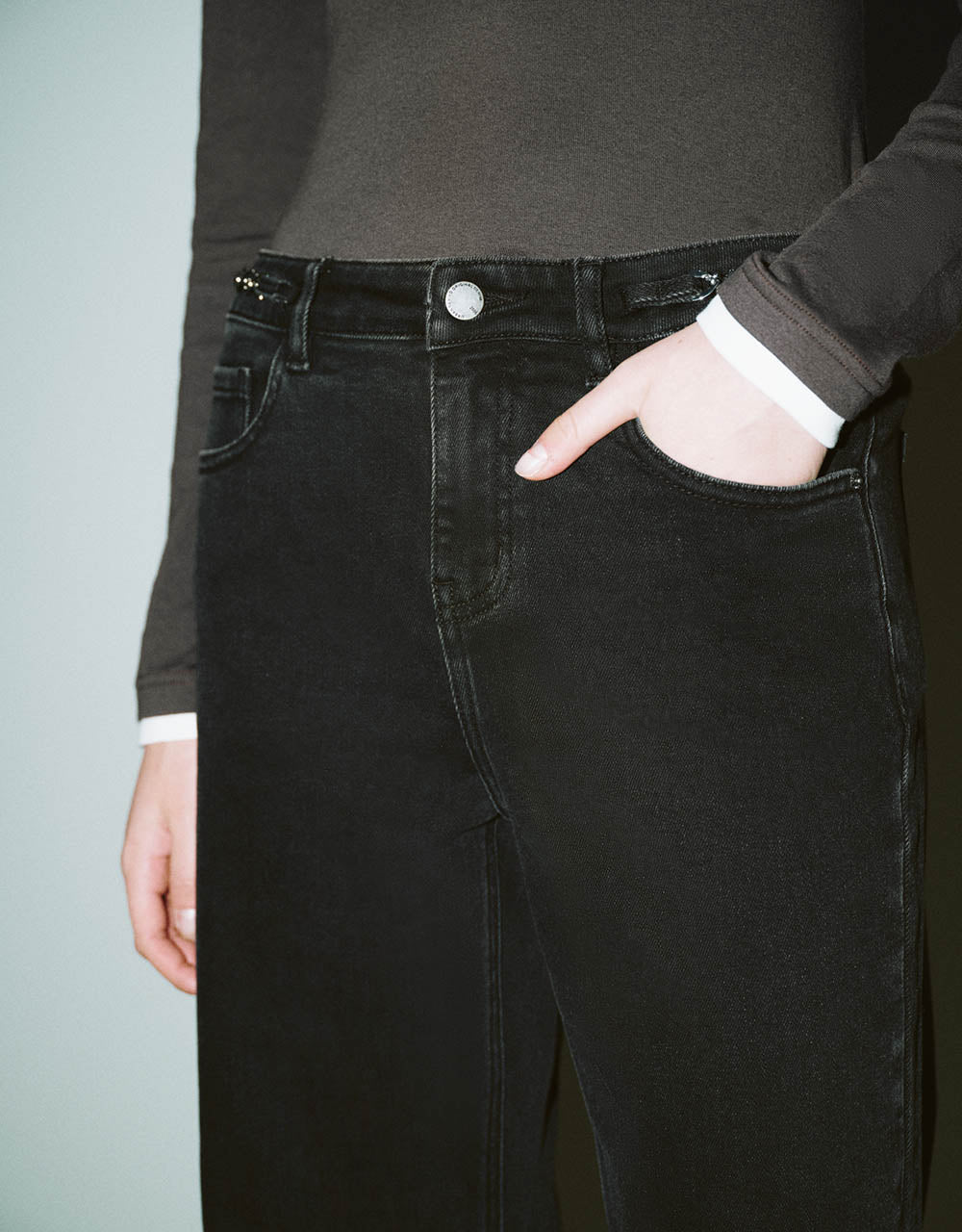 Wide-Leg Jeans With Chain Décor