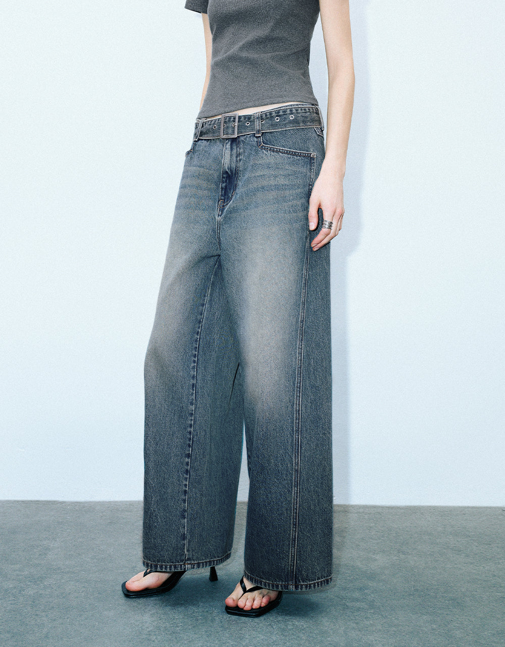 Straight Jeans With Belt