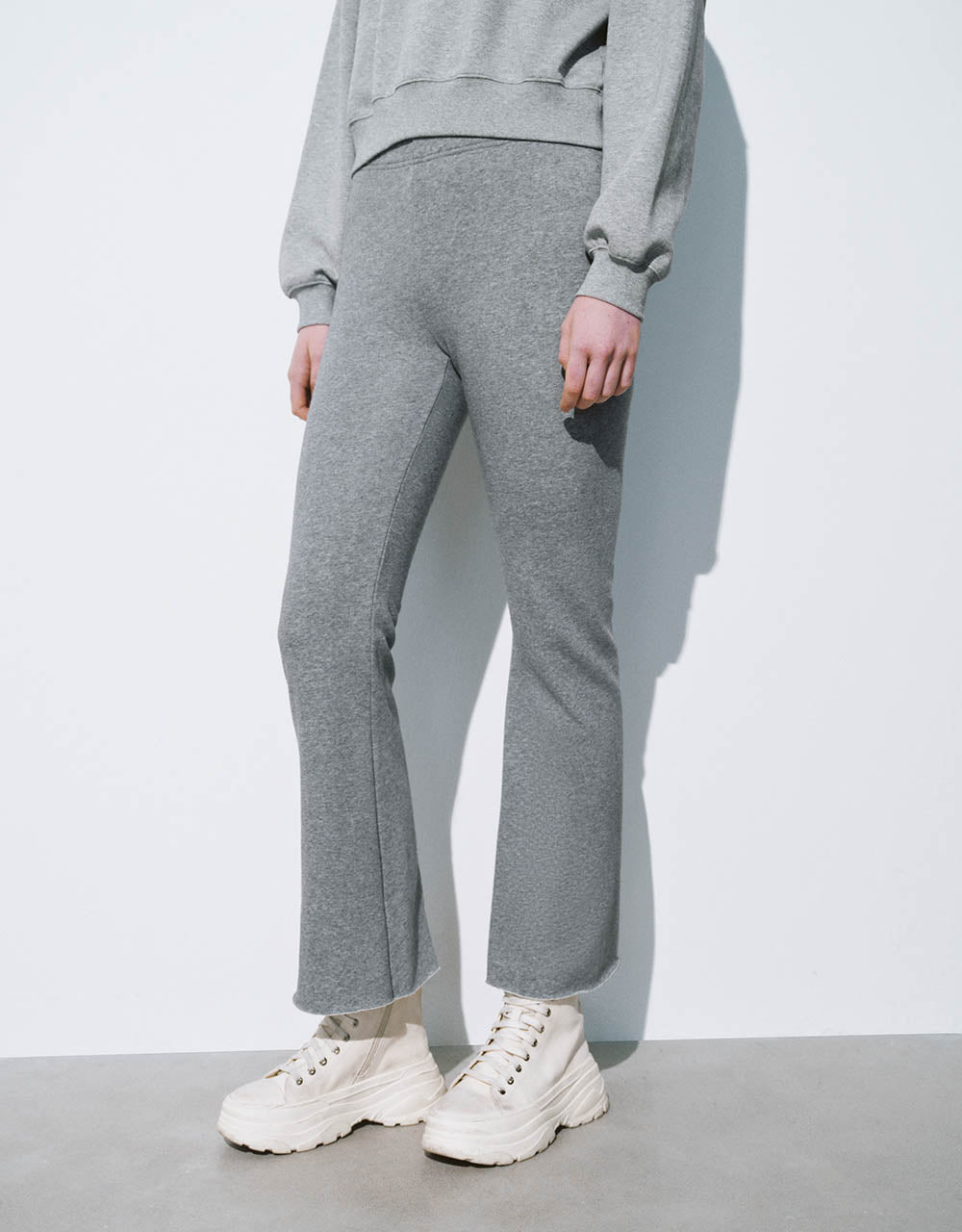 Elastic Waist Knitted Cropped Flare Pants