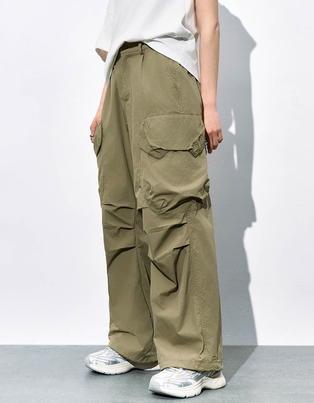 Multi-Pocket Loose Wide-Leg Pants