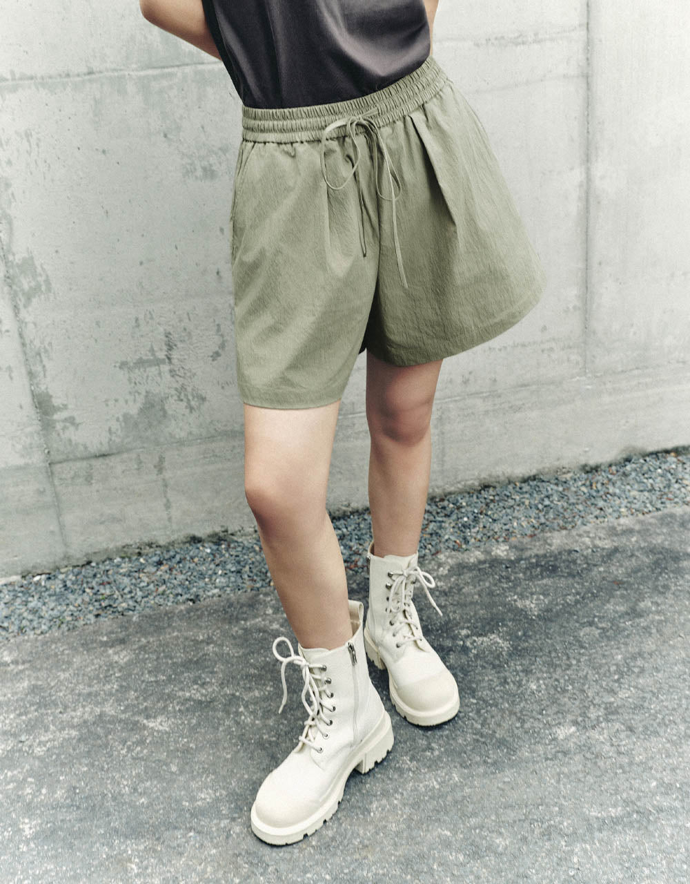 Drawstring Waist Loose Shorts