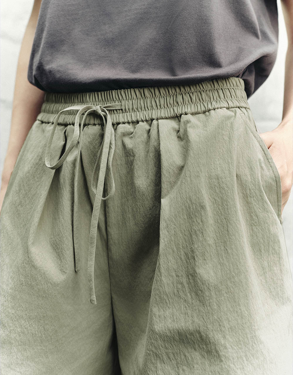 Drawstring Waist Loose Shorts