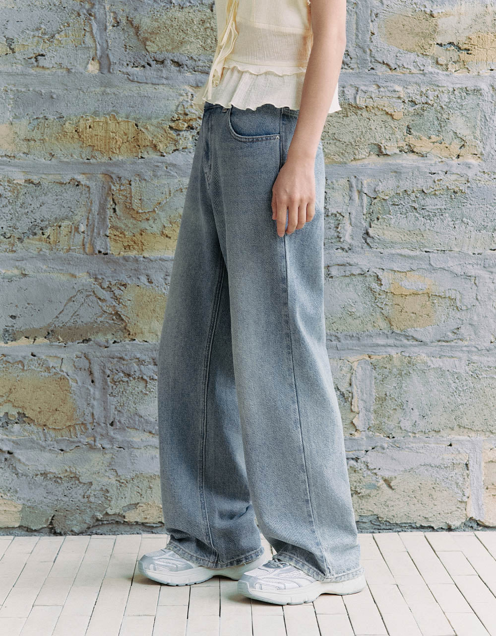 Wide-Leg Jeans