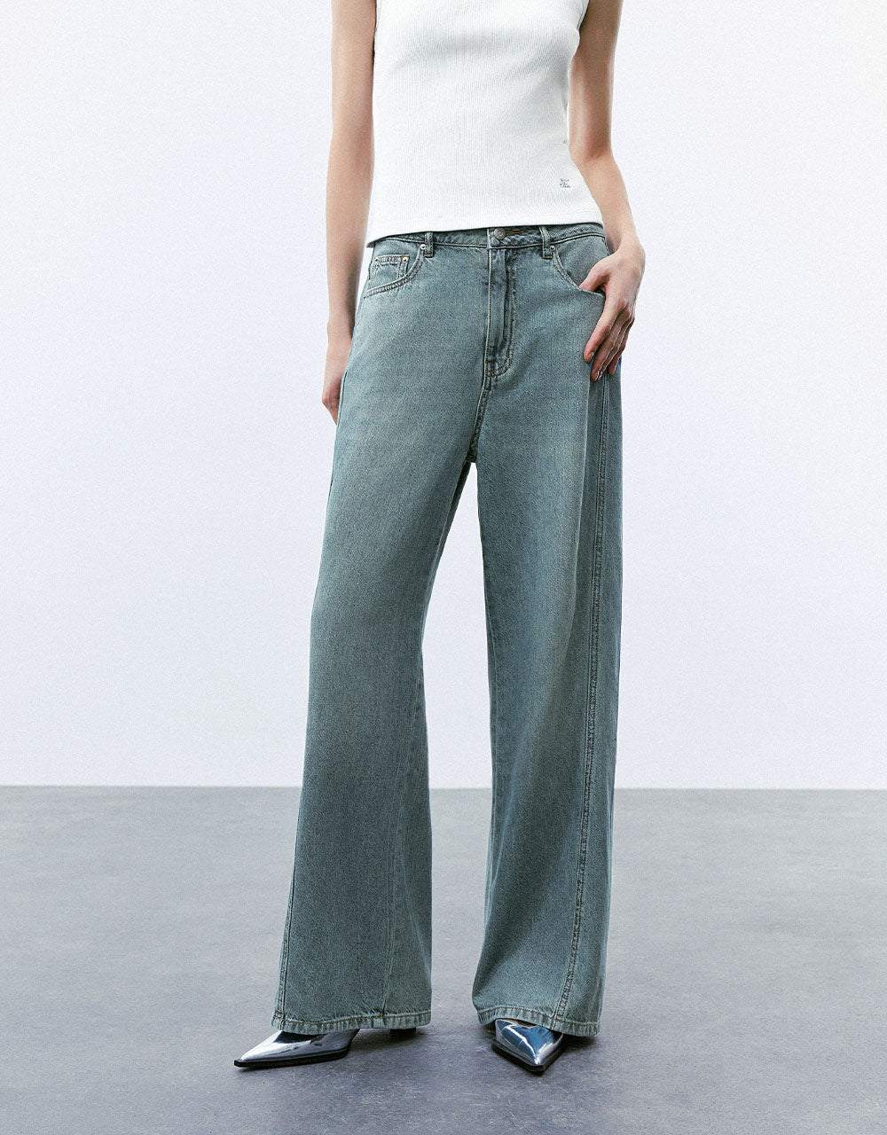 Wide-Leg Jeans