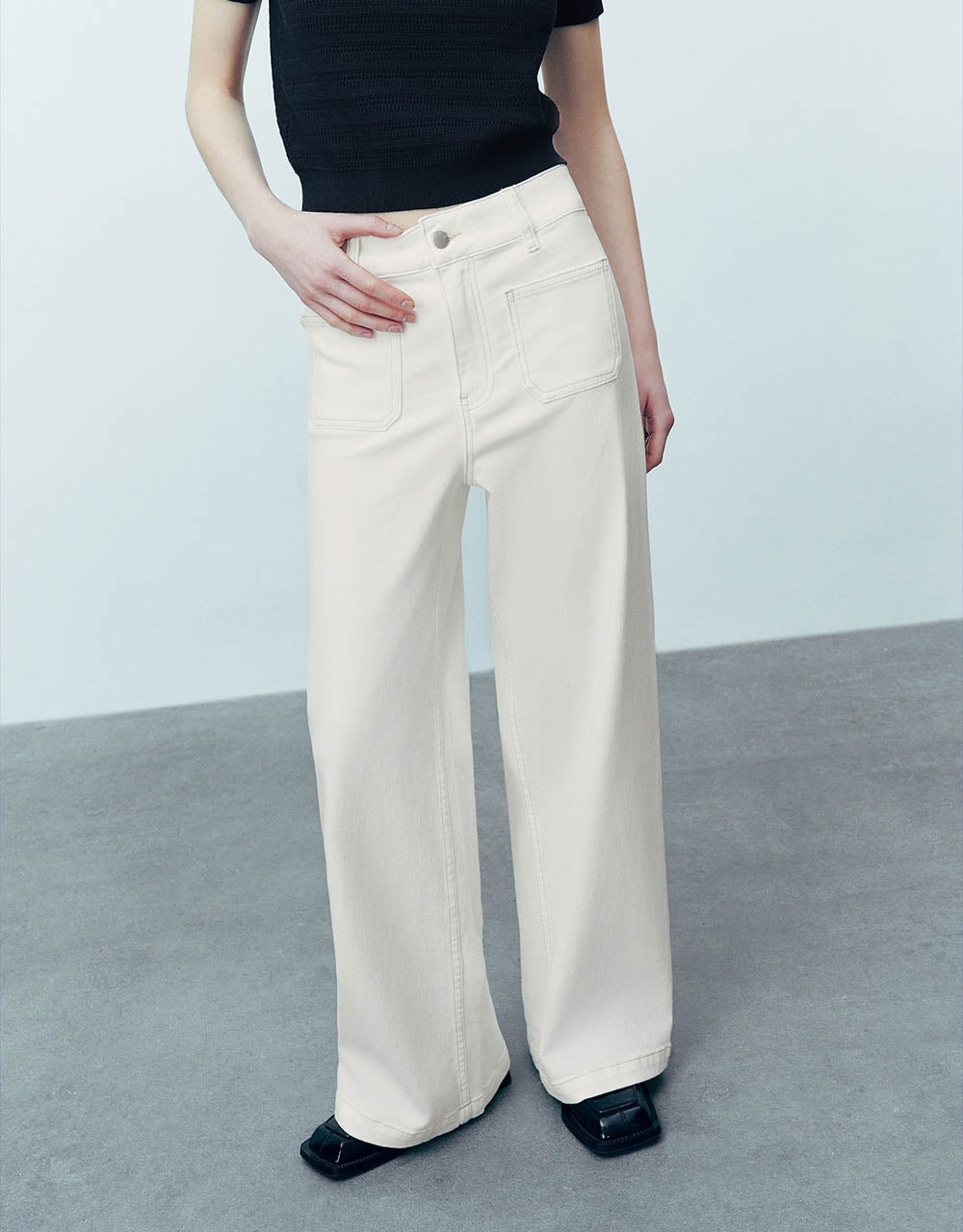 Front Pockets Wide-Leg Jeans