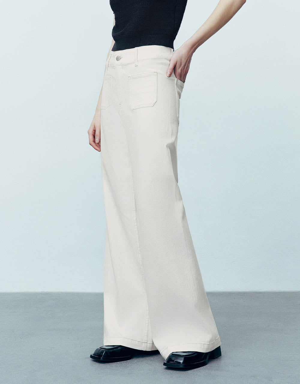 Front Pockets Wide-Leg Jeans