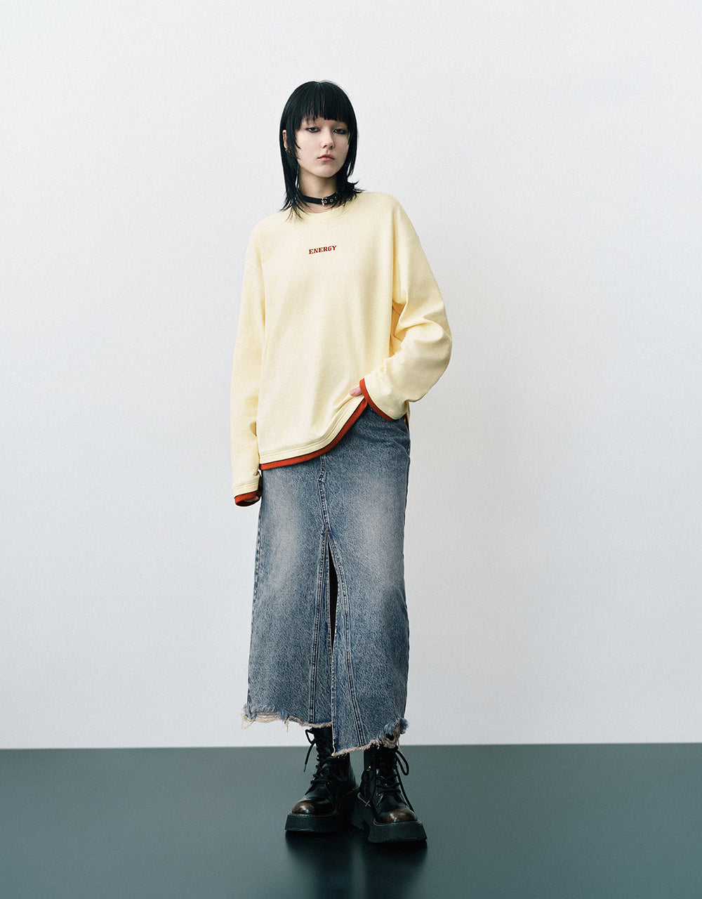 Letter Embossed Crew Neck Loose T-Shirt