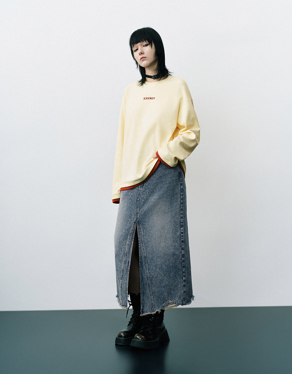 Letter Embossed Crew Neck Loose T-Shirt