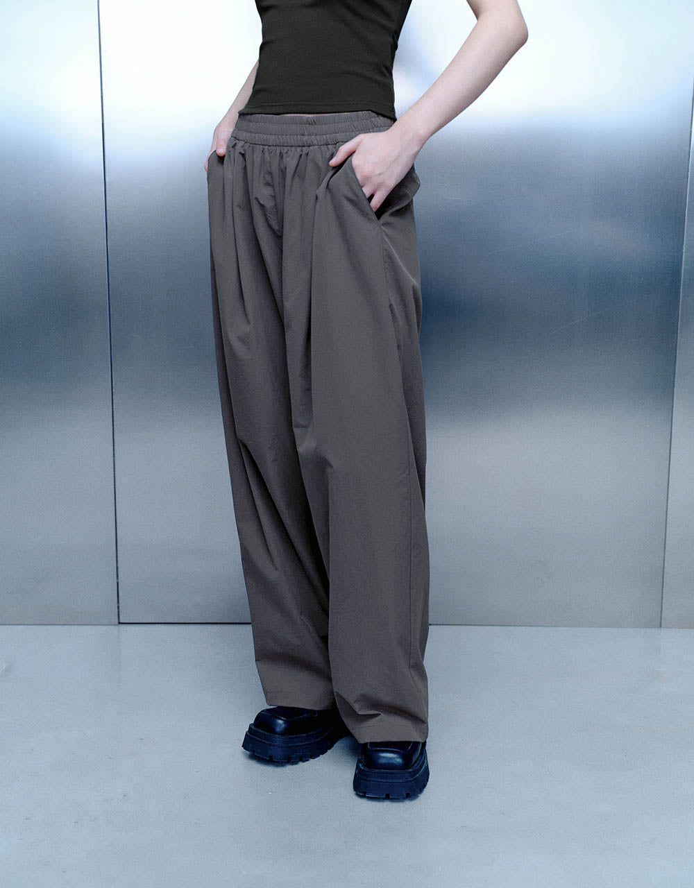 Elastic Waist Carrot Fit Pants