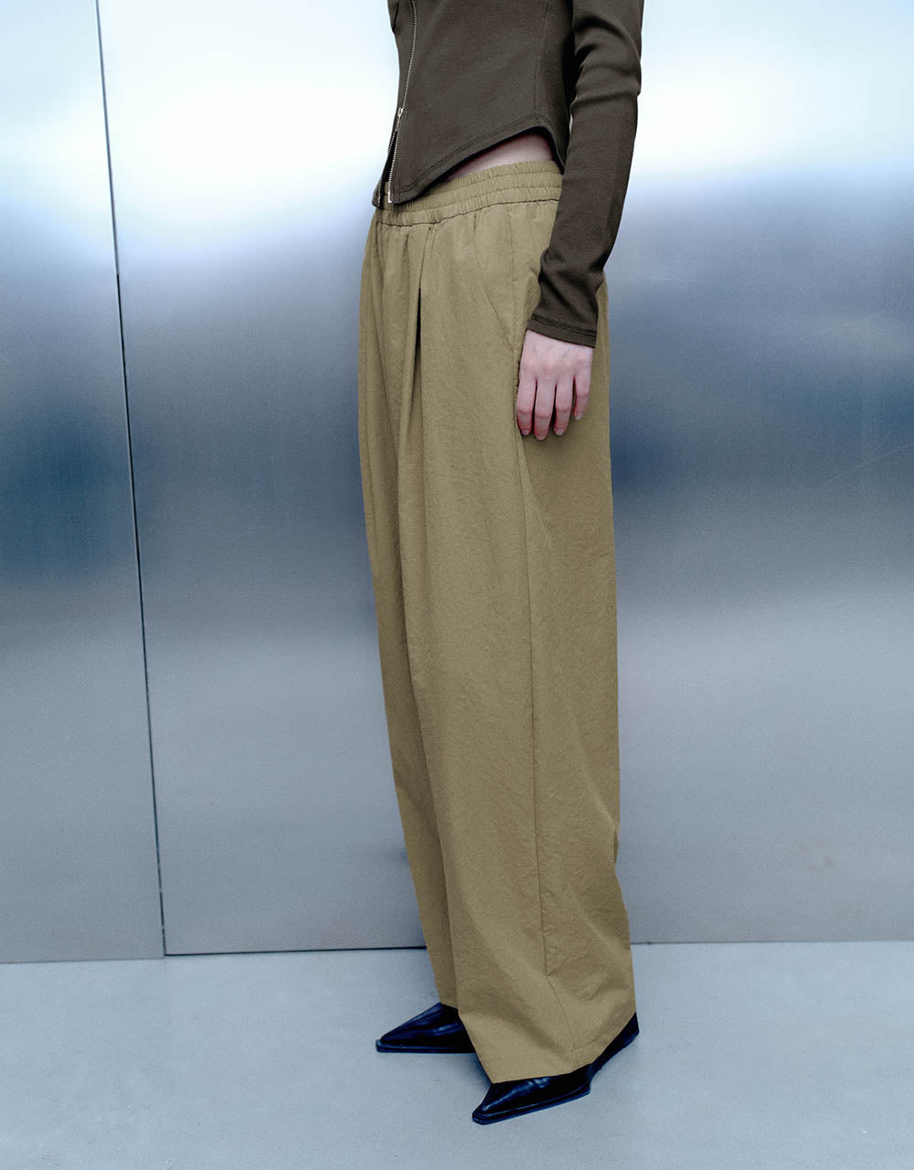 Elastic Waist Carrot Fit Pants