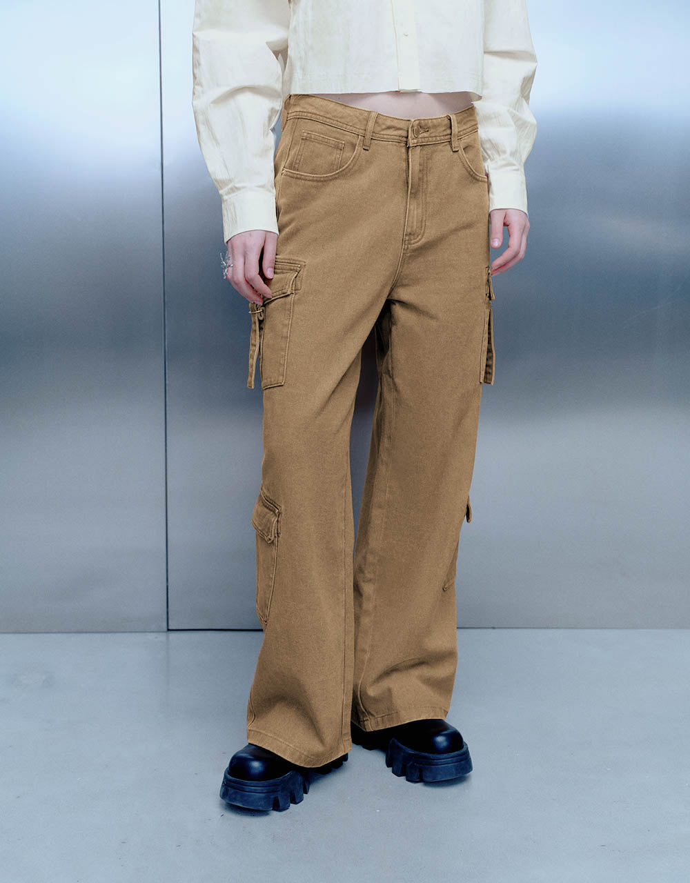 Multi-Pocket Wide-Leg Jeans