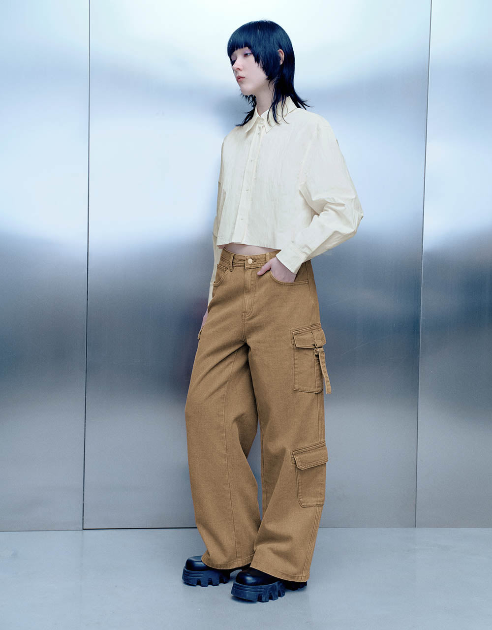 Multi-Pocket Wide-Leg Jeans