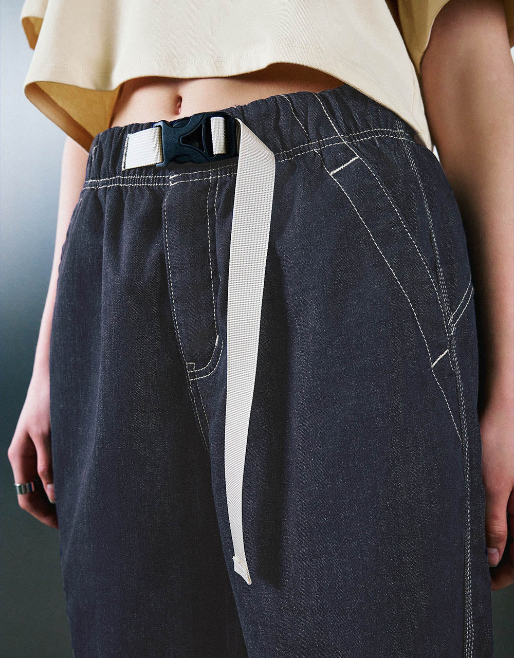 Carrot Fit Jeans With Belt