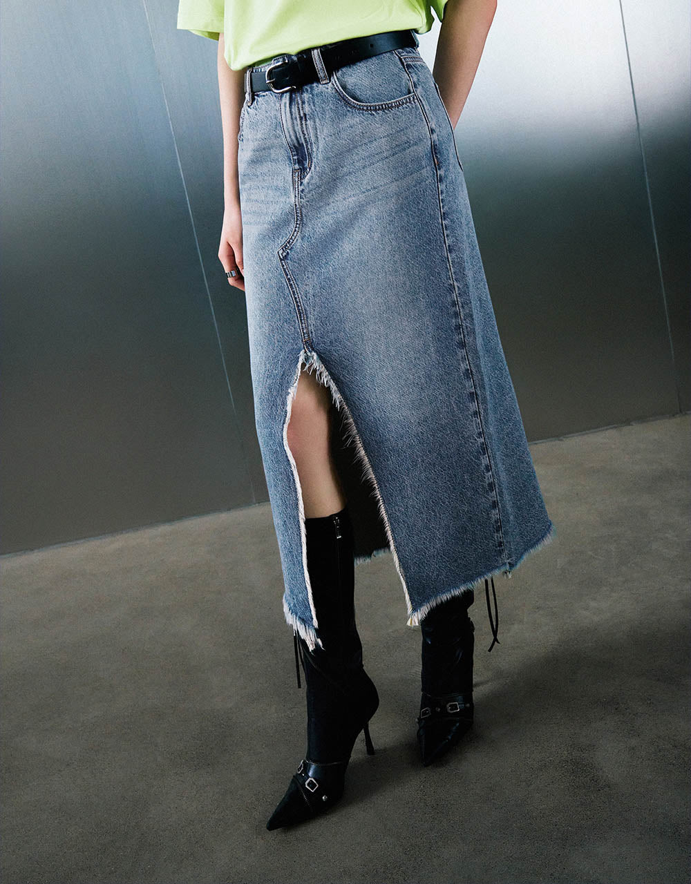 Split Raw Hem Straight Denim Skirt