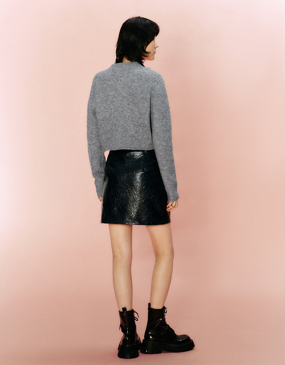 Letter Embossed Crew Neck Knitted T-Shirt